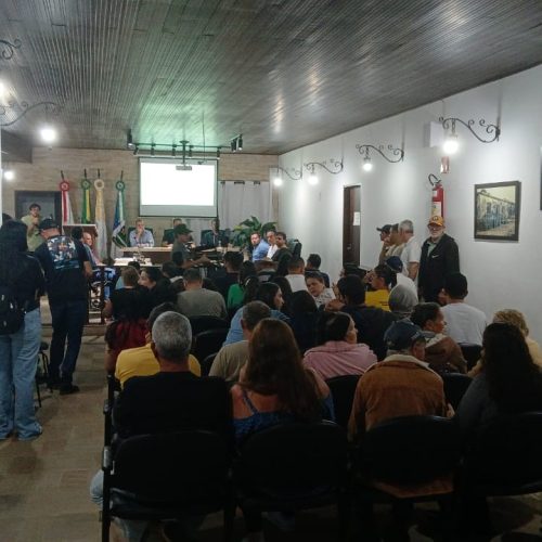 Uma carreata mobilizou moradores de São Thomé das Letras na tarde de hoje nas ruas centrais da cidade.