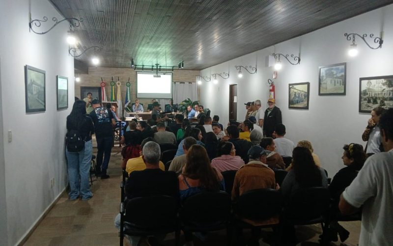 Uma carreata mobilizou moradores de São Thomé das Letras na tarde de hoje nas ruas centrais da cidade.